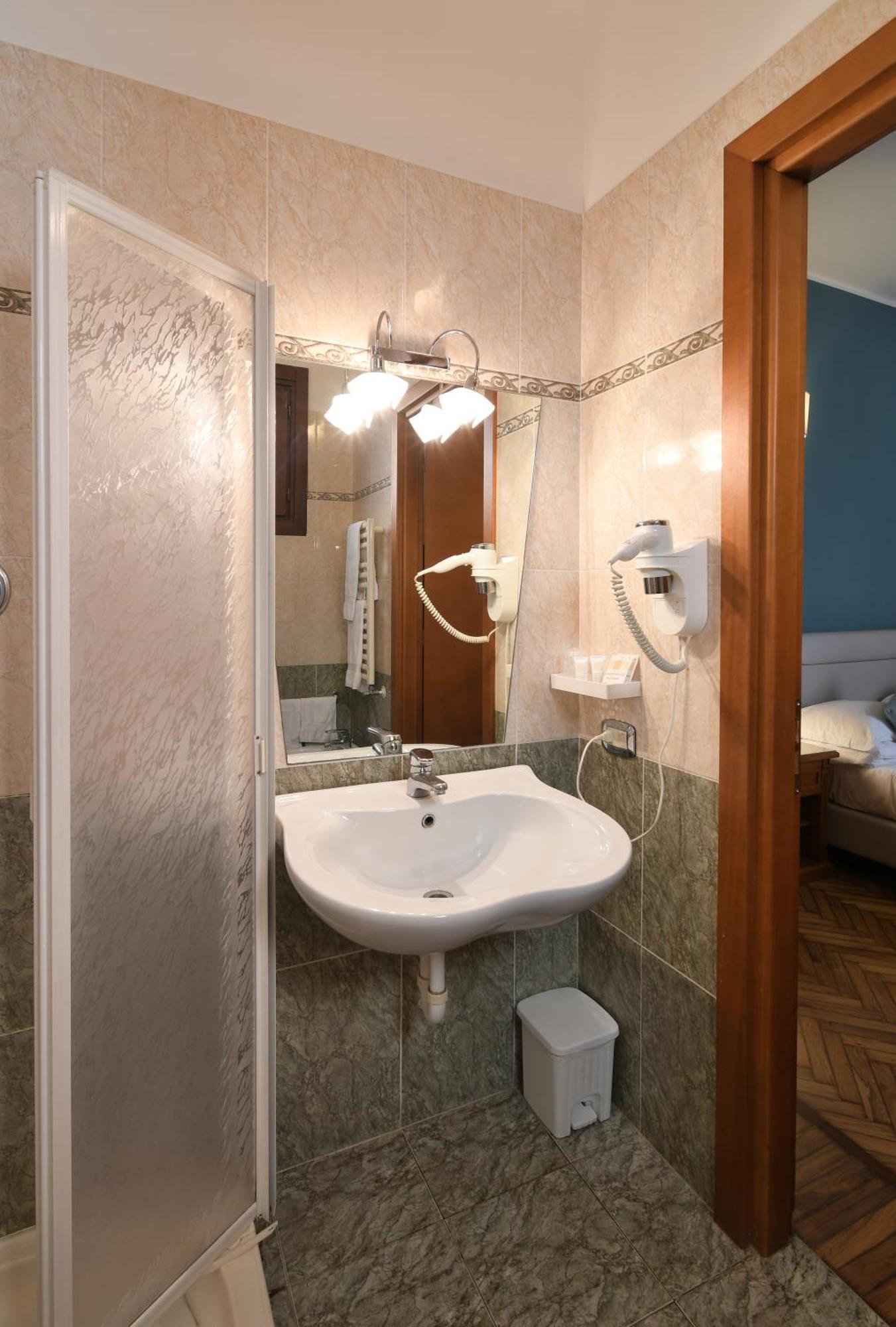 Hotel Cavour ราปาลโล ภายนอก รูปภาพ